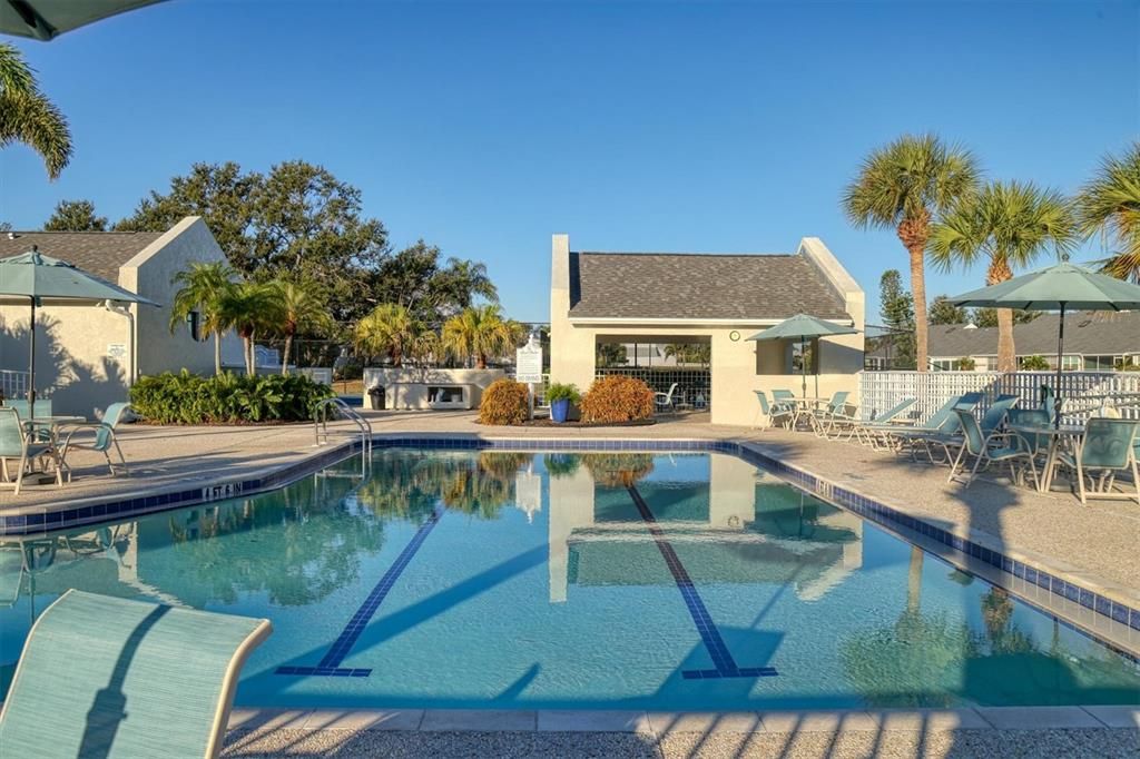 Под контрактом: $789,900 (3 спален, 2 ванн, 1742 Квадратных фут)