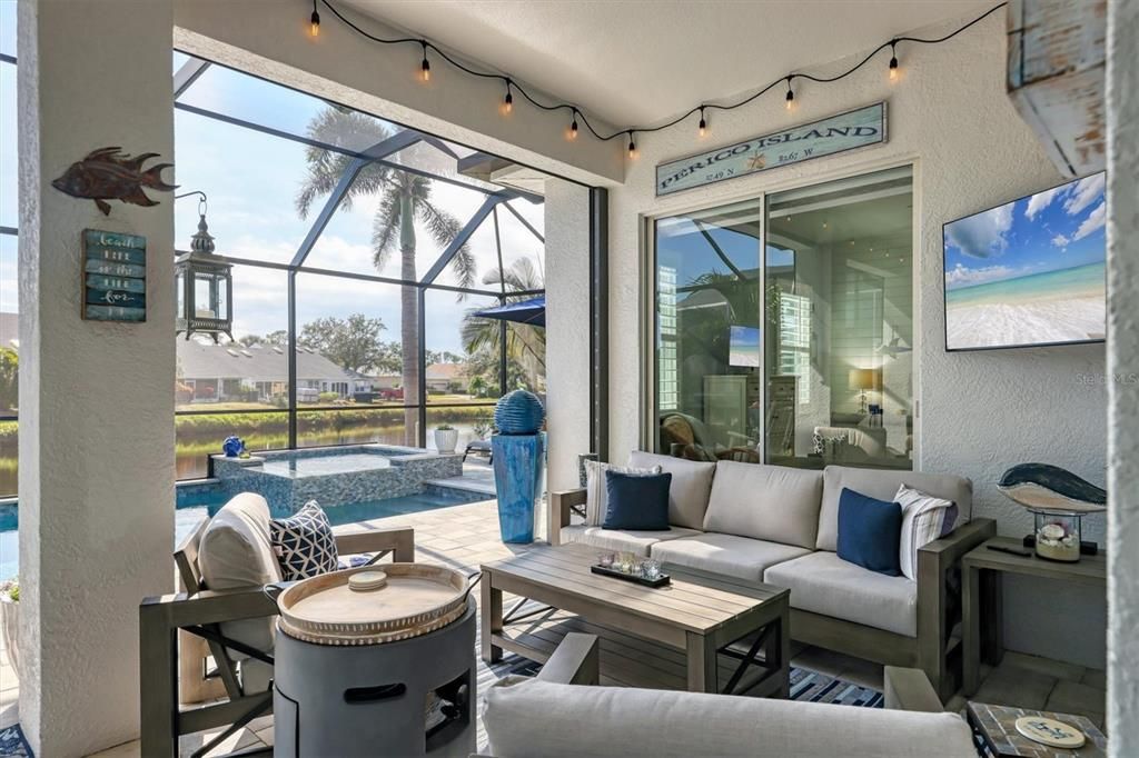 Под контрактом: $789,900 (3 спален, 2 ванн, 1742 Квадратных фут)