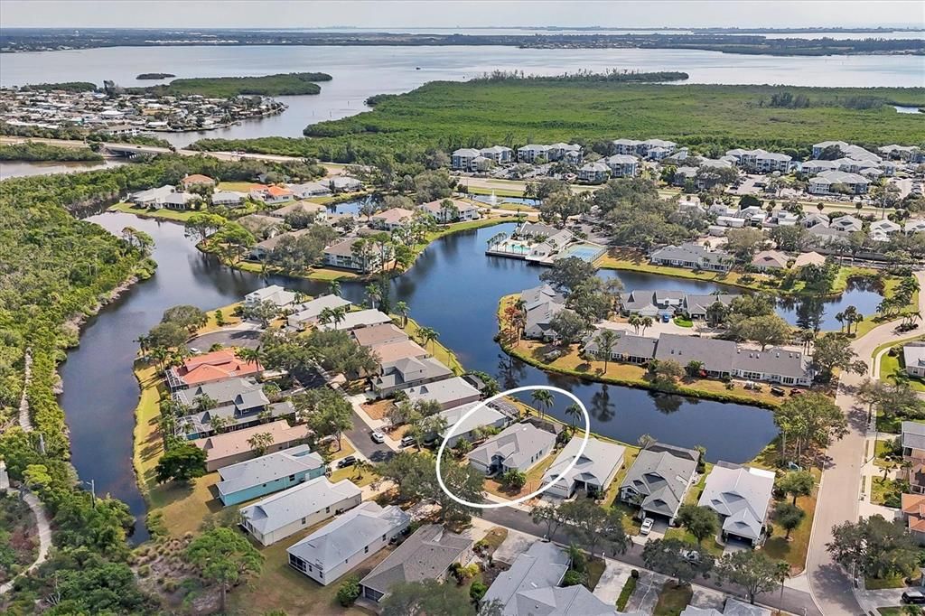 Под контрактом: $789,900 (3 спален, 2 ванн, 1742 Квадратных фут)