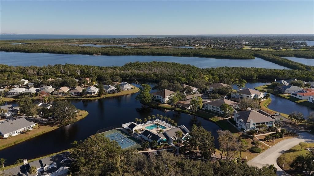 Под контрактом: $789,900 (3 спален, 2 ванн, 1742 Квадратных фут)