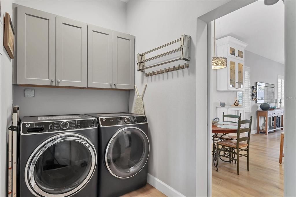 Под контрактом: $789,900 (3 спален, 2 ванн, 1742 Квадратных фут)