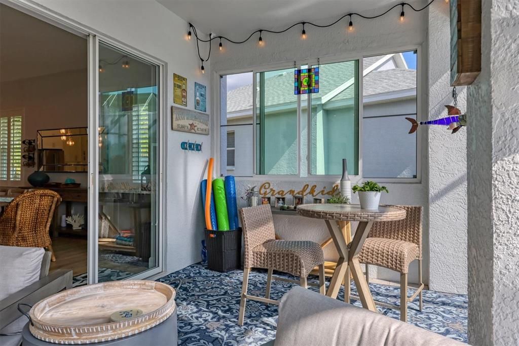 Под контрактом: $789,900 (3 спален, 2 ванн, 1742 Квадратных фут)