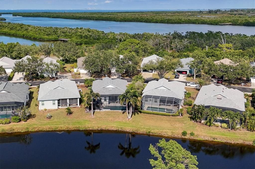 Под контрактом: $789,900 (3 спален, 2 ванн, 1742 Квадратных фут)