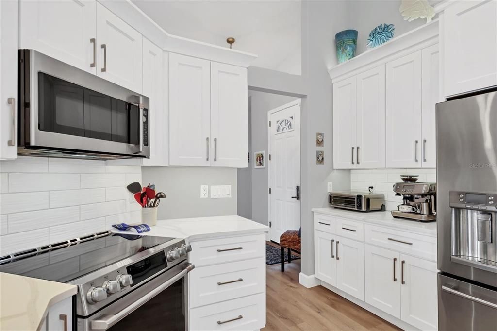 Под контрактом: $789,900 (3 спален, 2 ванн, 1742 Квадратных фут)