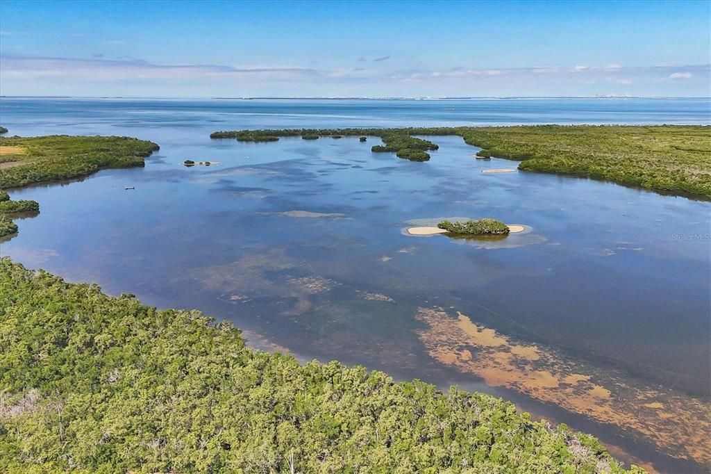 Под контрактом: $789,900 (3 спален, 2 ванн, 1742 Квадратных фут)