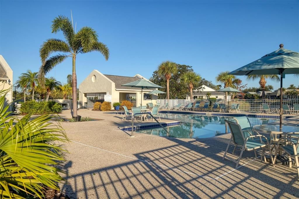 Под контрактом: $789,900 (3 спален, 2 ванн, 1742 Квадратных фут)