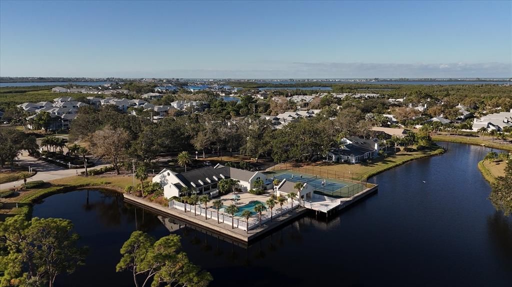 Под контрактом: $789,900 (3 спален, 2 ванн, 1742 Квадратных фут)