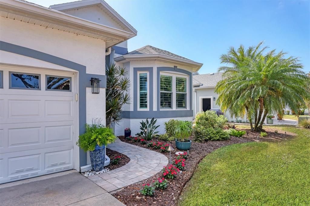 Под контрактом: $789,900 (3 спален, 2 ванн, 1742 Квадратных фут)