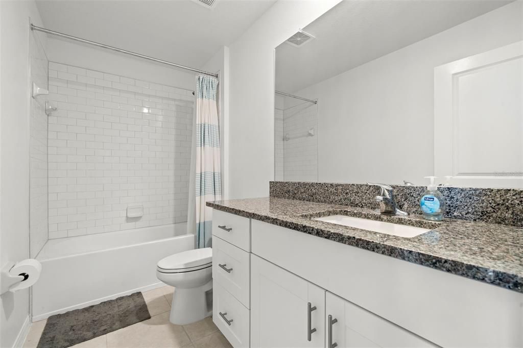 На продажу: $357,750 (4 спален, 2 ванн, 1875 Квадратных фут)