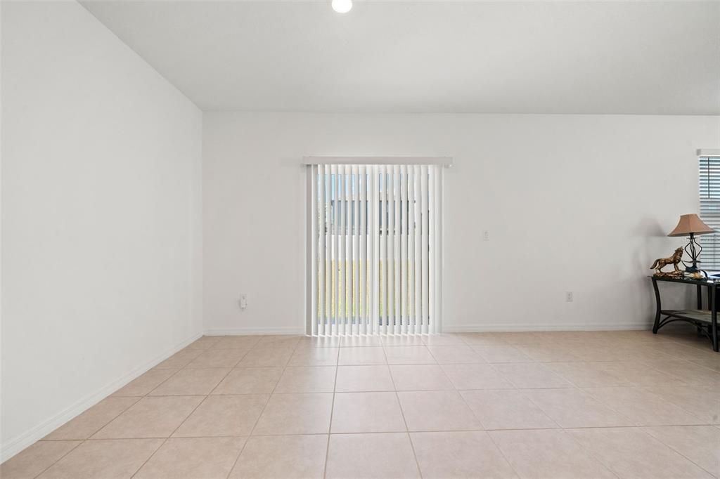 На продажу: $357,750 (4 спален, 2 ванн, 1875 Квадратных фут)