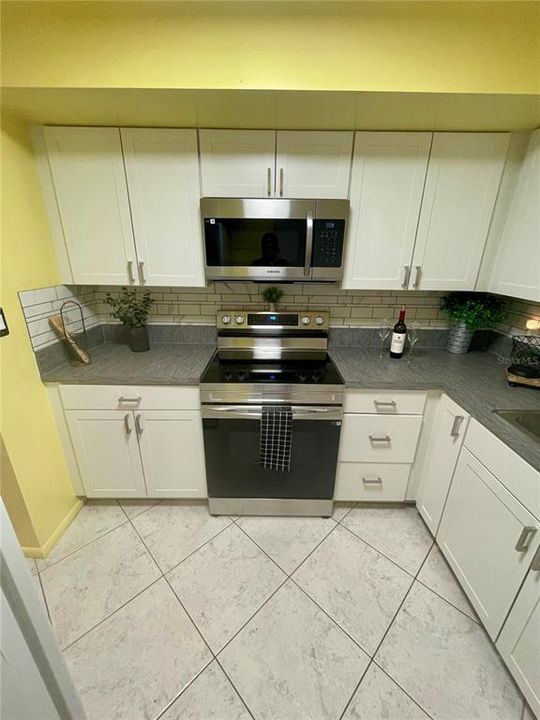 На продажу: $199,900 (2 спален, 2 ванн, 1038 Квадратных фут)