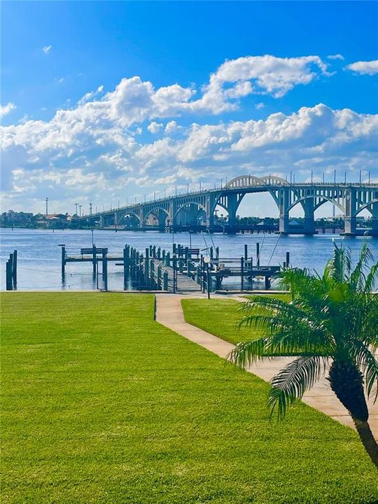 На продажу: $199,900 (2 спален, 2 ванн, 1038 Квадратных фут)