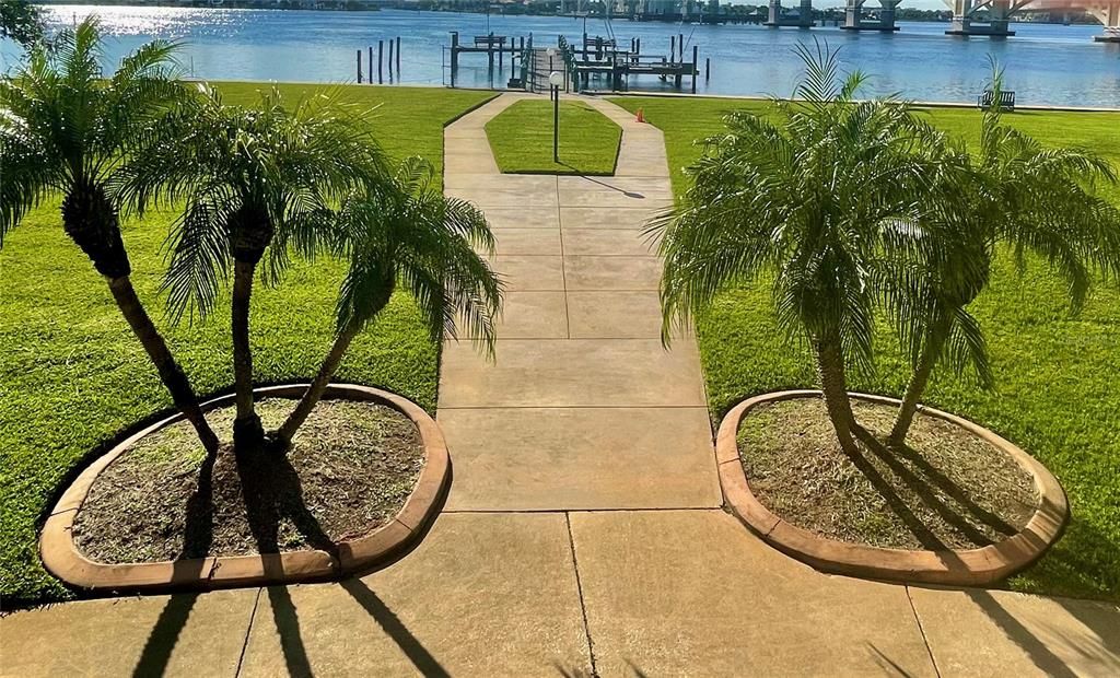 На продажу: $199,900 (2 спален, 2 ванн, 1038 Квадратных фут)