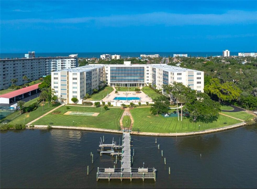 На продажу: $199,900 (2 спален, 2 ванн, 1038 Квадратных фут)