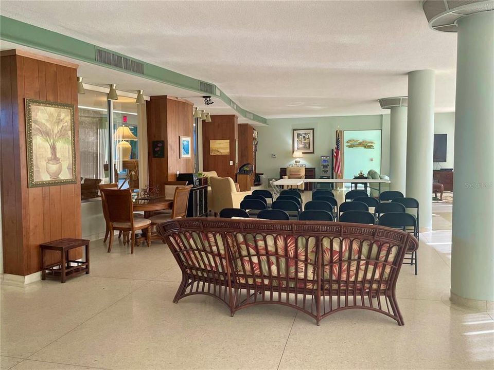 На продажу: $199,900 (2 спален, 2 ванн, 1038 Квадратных фут)