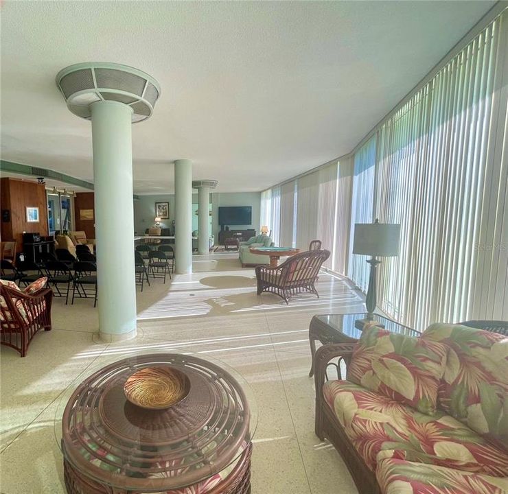 На продажу: $199,900 (2 спален, 2 ванн, 1038 Квадратных фут)