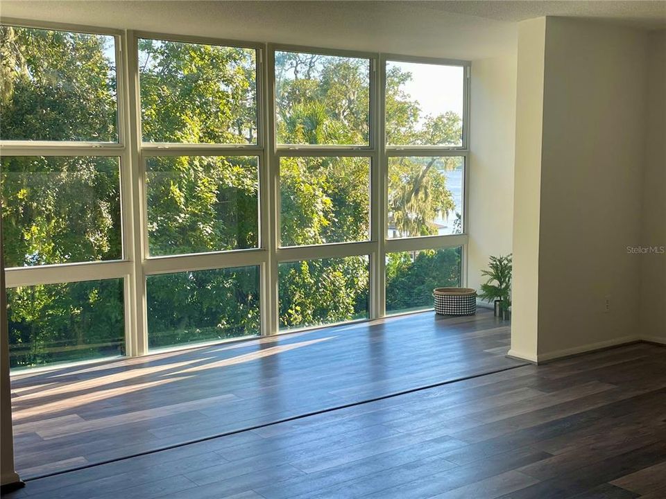 На продажу: $199,900 (2 спален, 2 ванн, 1038 Квадратных фут)