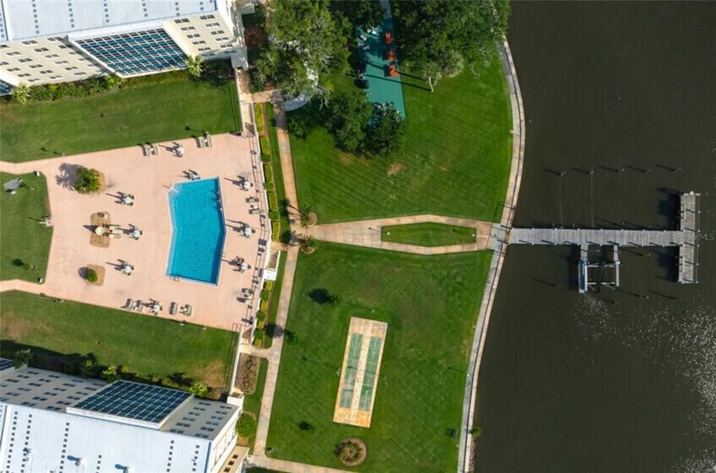 На продажу: $199,900 (2 спален, 2 ванн, 1038 Квадратных фут)