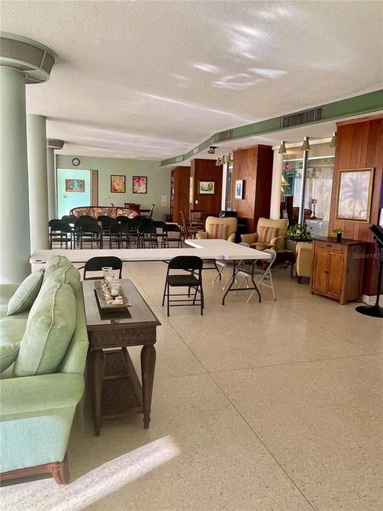 На продажу: $199,900 (2 спален, 2 ванн, 1038 Квадратных фут)