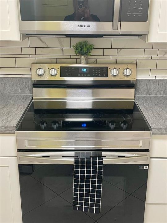 На продажу: $199,900 (2 спален, 2 ванн, 1038 Квадратных фут)