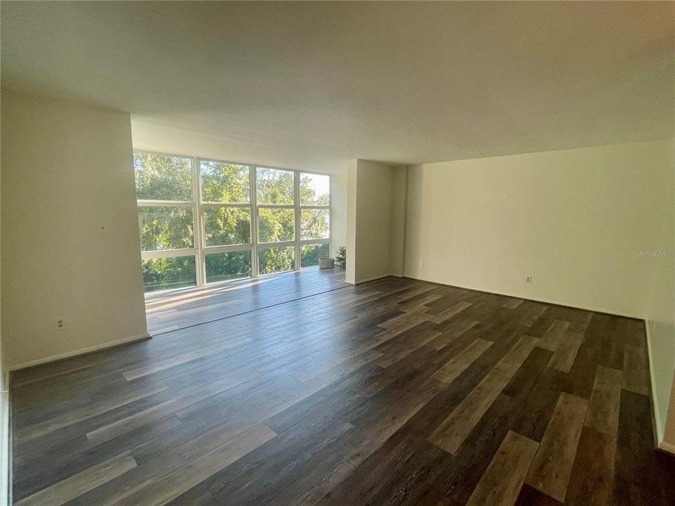 На продажу: $199,900 (2 спален, 2 ванн, 1038 Квадратных фут)