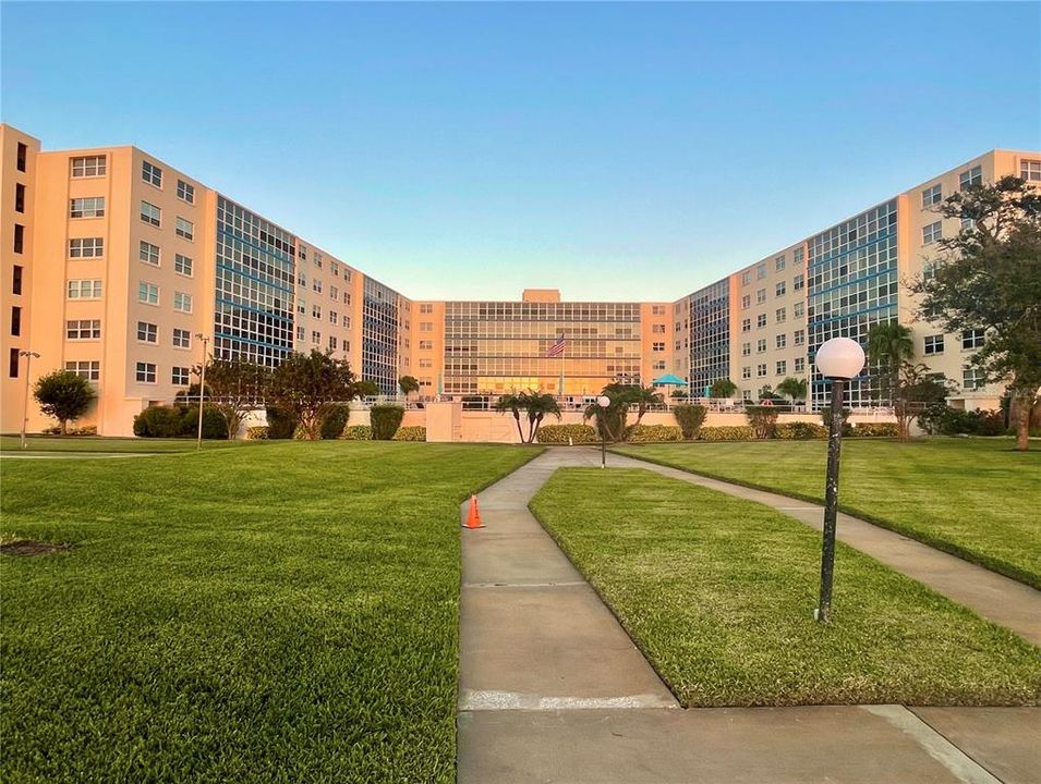 На продажу: $199,900 (2 спален, 2 ванн, 1038 Квадратных фут)