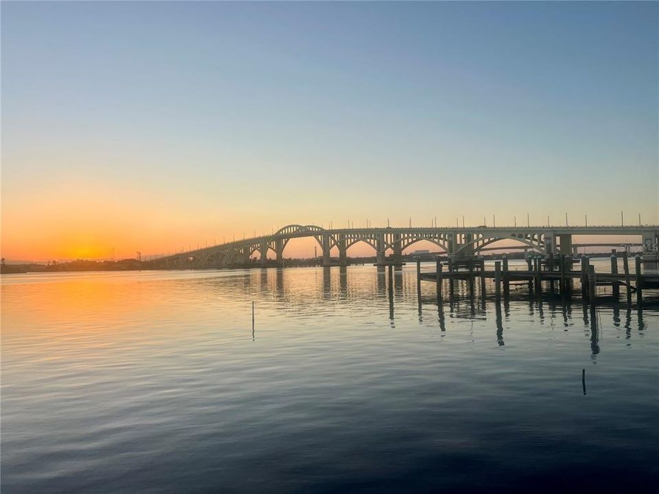 На продажу: $199,900 (2 спален, 2 ванн, 1038 Квадратных фут)