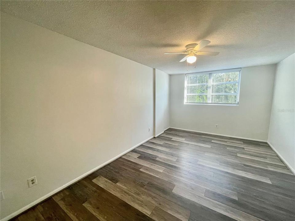 На продажу: $199,900 (2 спален, 2 ванн, 1038 Квадратных фут)