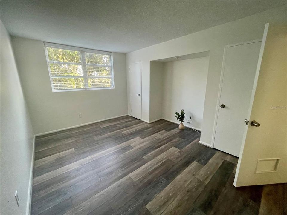 На продажу: $199,900 (2 спален, 2 ванн, 1038 Квадратных фут)