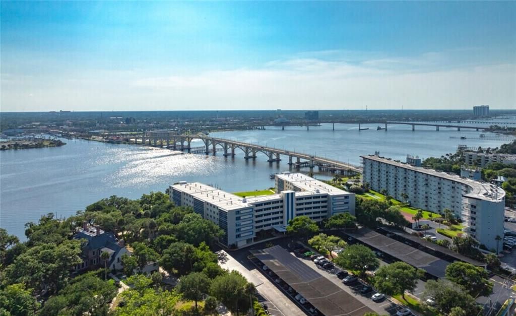 На продажу: $199,900 (2 спален, 2 ванн, 1038 Квадратных фут)