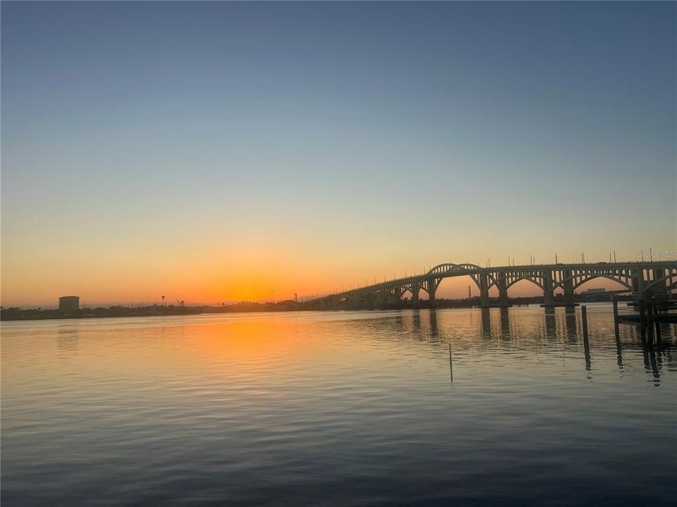 На продажу: $199,900 (2 спален, 2 ванн, 1038 Квадратных фут)