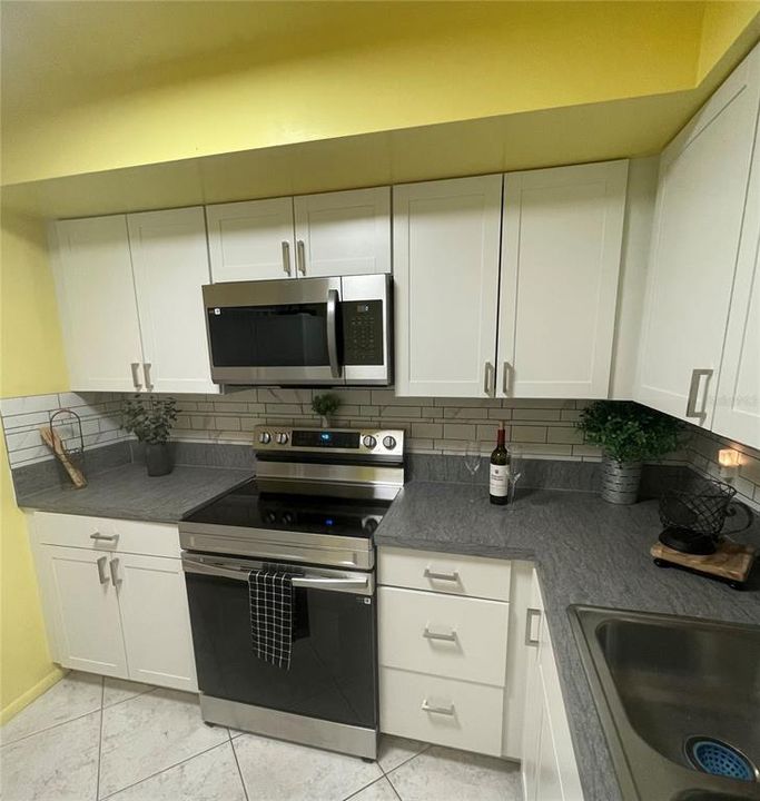 На продажу: $199,900 (2 спален, 2 ванн, 1038 Квадратных фут)