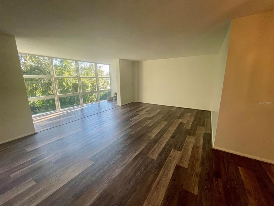 На продажу: $199,900 (2 спален, 2 ванн, 1038 Квадратных фут)