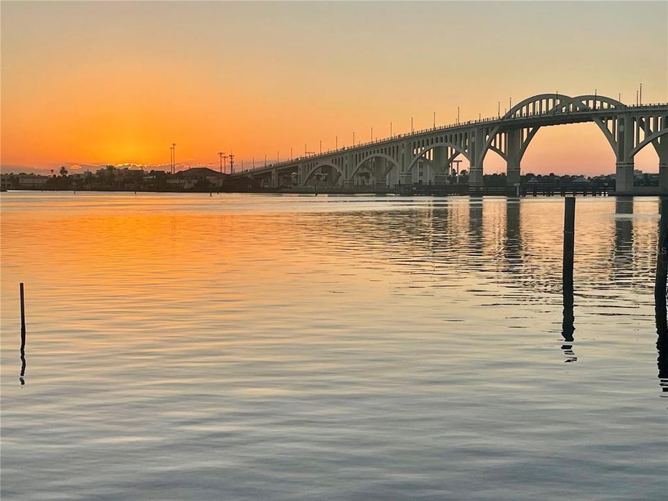 На продажу: $199,900 (2 спален, 2 ванн, 1038 Квадратных фут)