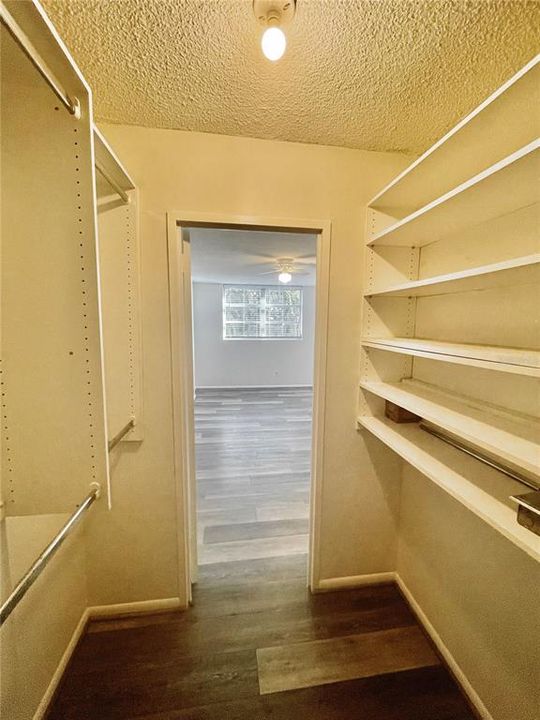 На продажу: $199,900 (2 спален, 2 ванн, 1038 Квадратных фут)