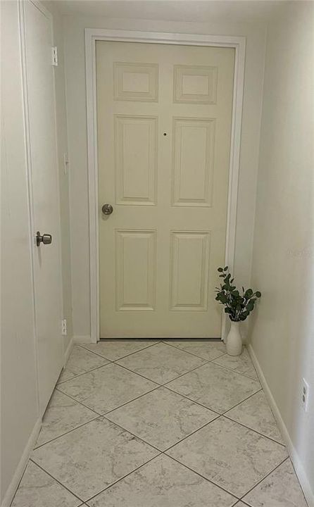 На продажу: $199,900 (2 спален, 2 ванн, 1038 Квадратных фут)