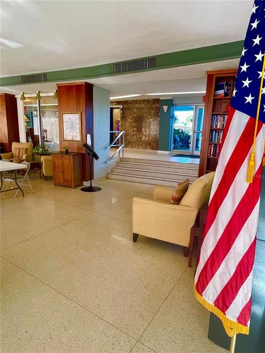 На продажу: $199,900 (2 спален, 2 ванн, 1038 Квадратных фут)