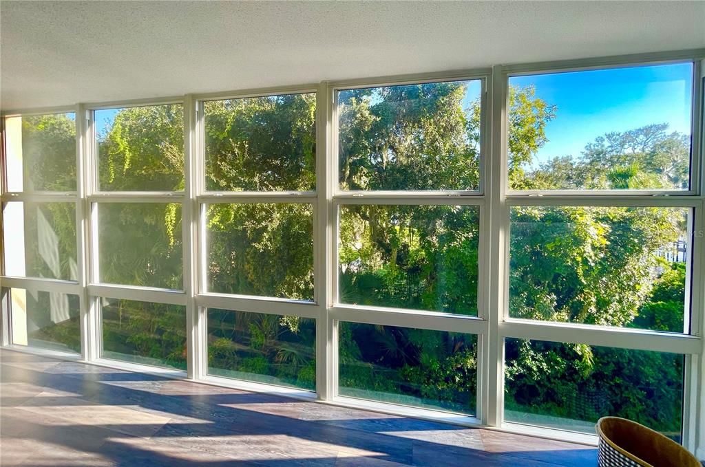 На продажу: $199,900 (2 спален, 2 ванн, 1038 Квадратных фут)