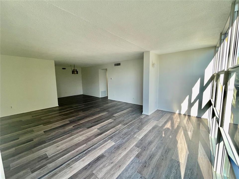 На продажу: $199,900 (2 спален, 2 ванн, 1038 Квадратных фут)