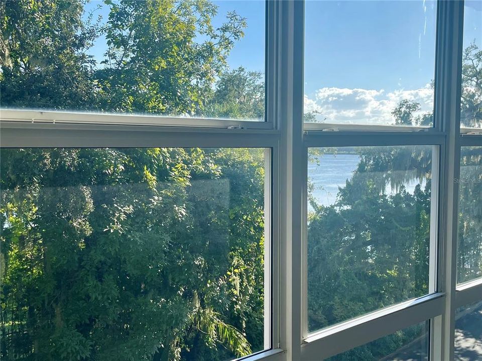 На продажу: $199,900 (2 спален, 2 ванн, 1038 Квадратных фут)