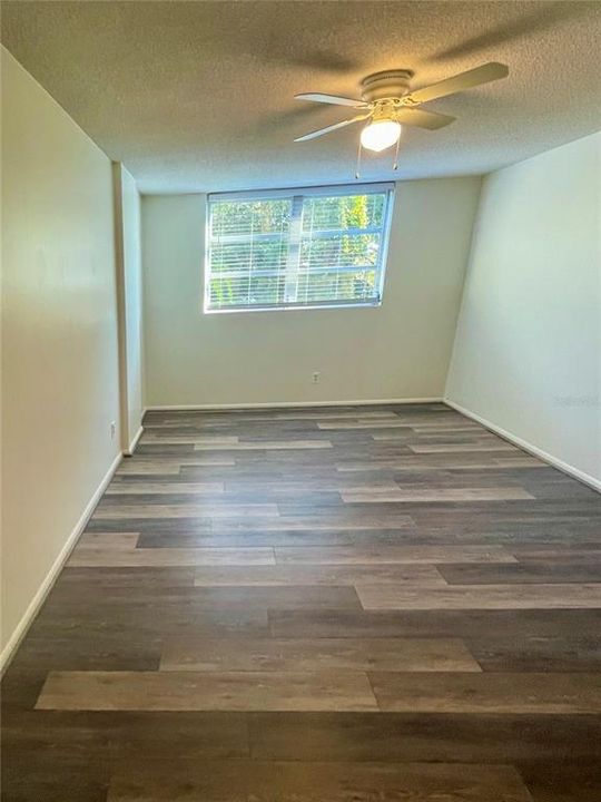 На продажу: $199,900 (2 спален, 2 ванн, 1038 Квадратных фут)