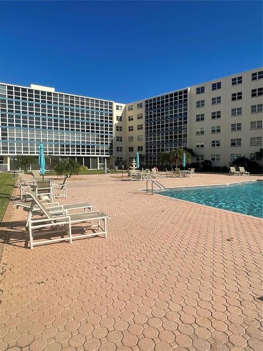 На продажу: $199,900 (2 спален, 2 ванн, 1038 Квадратных фут)