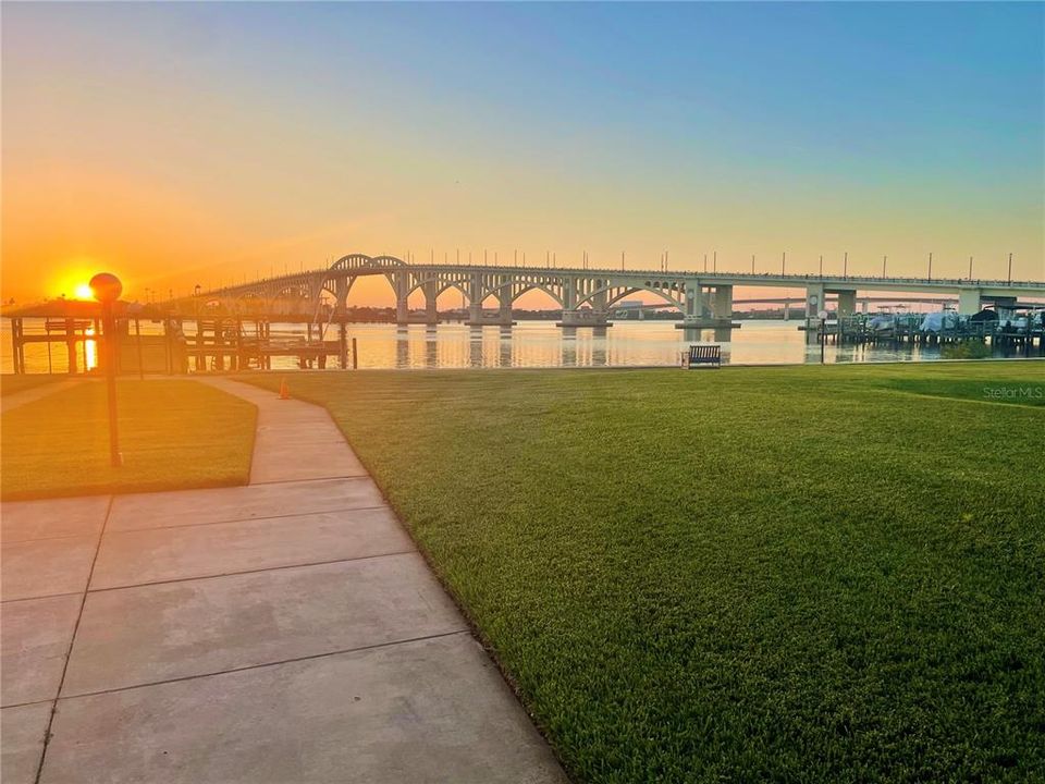 На продажу: $199,900 (2 спален, 2 ванн, 1038 Квадратных фут)