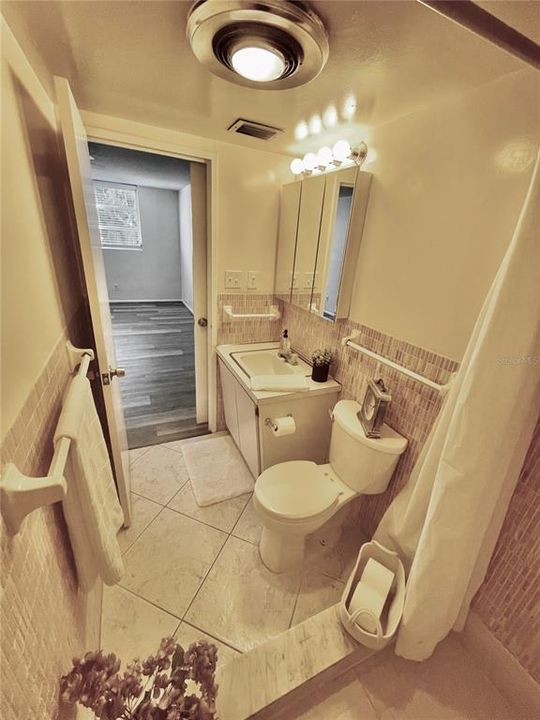 На продажу: $199,900 (2 спален, 2 ванн, 1038 Квадратных фут)