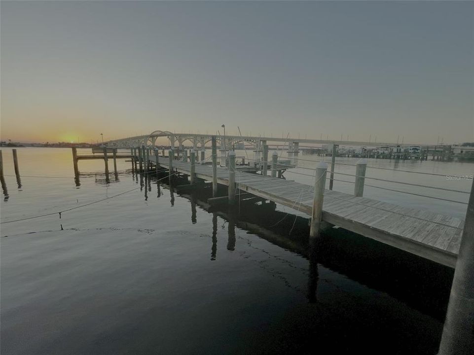 На продажу: $199,900 (2 спален, 2 ванн, 1038 Квадратных фут)