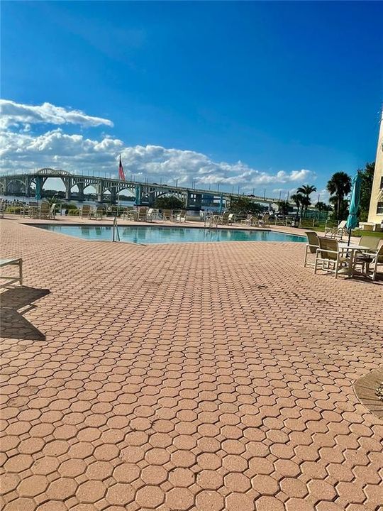 На продажу: $199,900 (2 спален, 2 ванн, 1038 Квадратных фут)