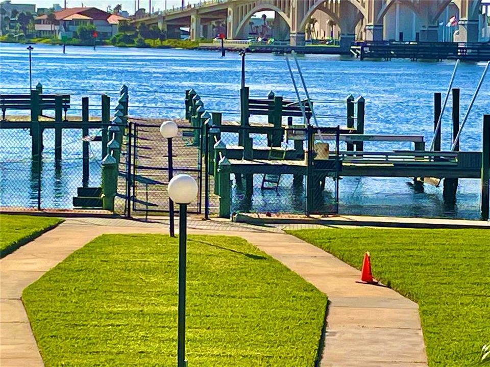 На продажу: $199,900 (2 спален, 2 ванн, 1038 Квадратных фут)