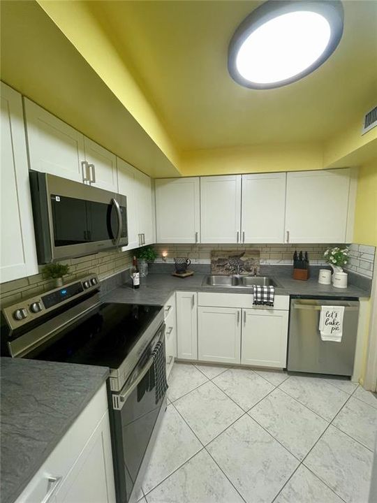 На продажу: $199,900 (2 спален, 2 ванн, 1038 Квадратных фут)