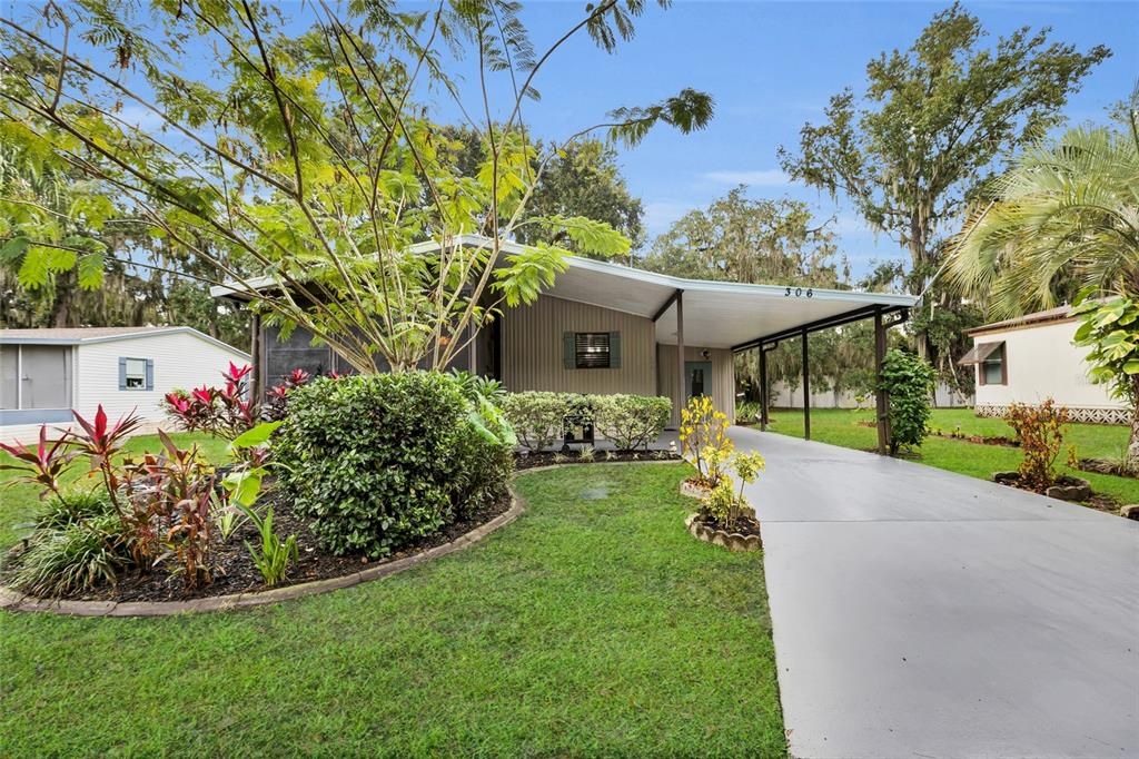 For Sale: $127,500 (2 beds, 2 baths, 832 Square Feet)