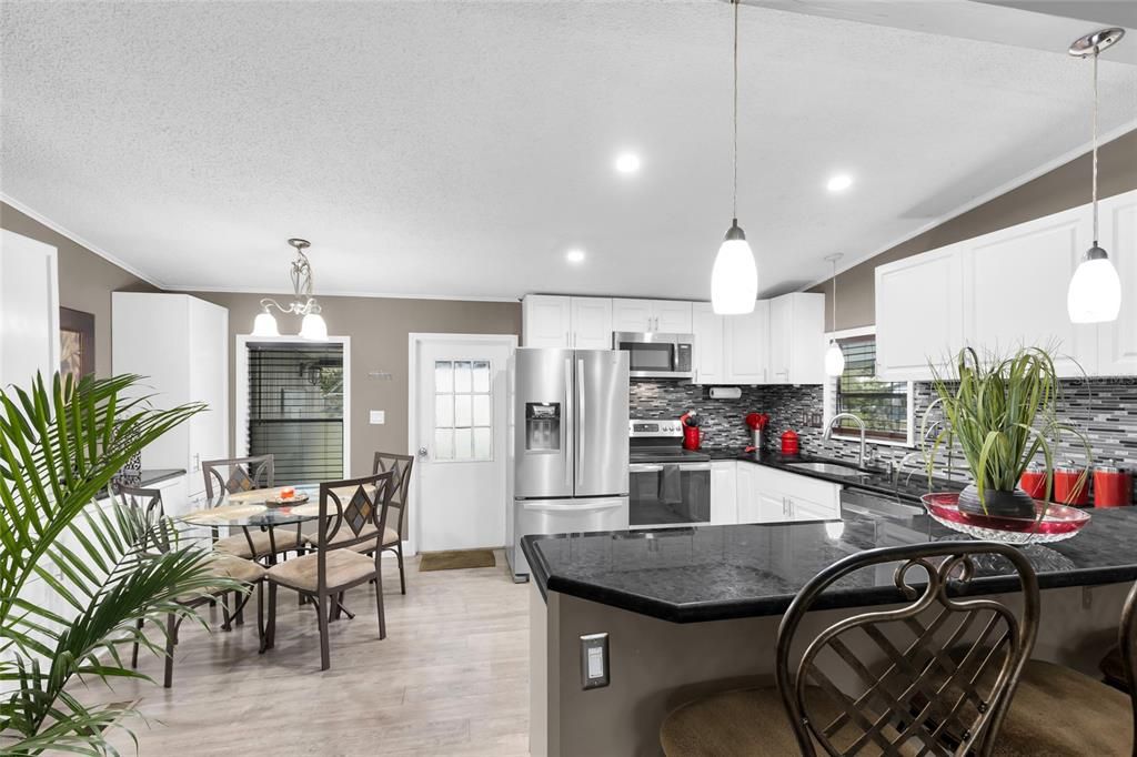 For Sale: $127,500 (2 beds, 2 baths, 832 Square Feet)